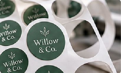 Die cutting creates the final label shape and release edge. Standard rectangles, circles, rounded corners and custom contours all need sufficient liner support and stable waste removal.